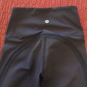 Lululemon navy crop 💙